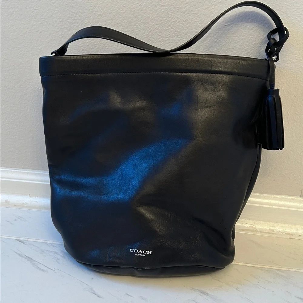 Authentic Coach Black Leather Shoulder Bag in Excellent Condition